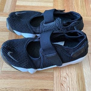 Nike Air Rift Breathe Black — US 7/ UK 4.5 / EU38